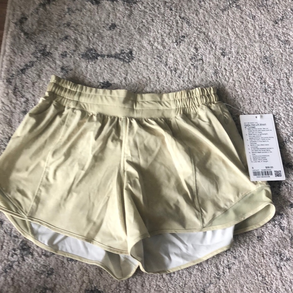 NWT lululemon hotty hot 4” shorts size 8